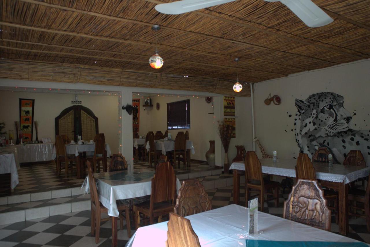 Guest House Bavaria Rundu Buitenkant foto