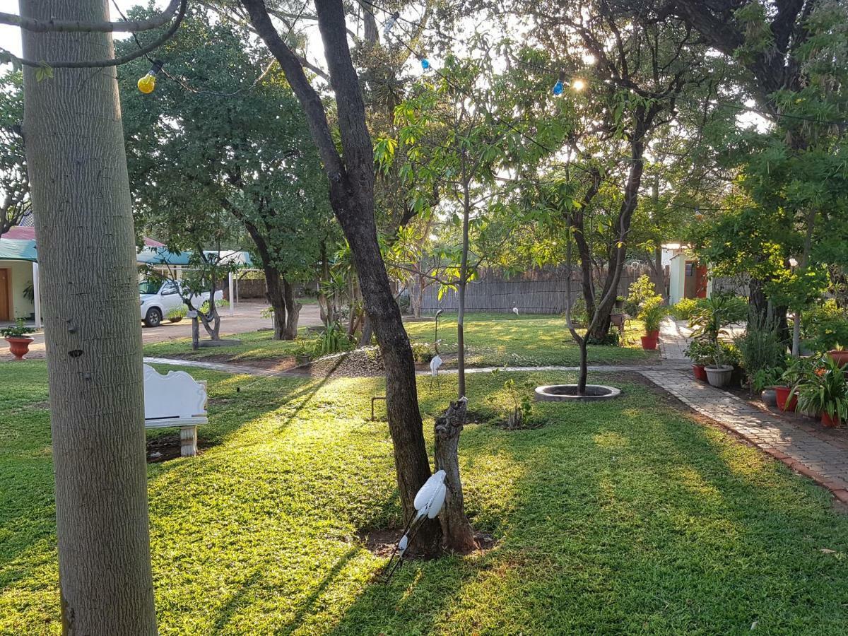 Guest House Bavaria Rundu Buitenkant foto